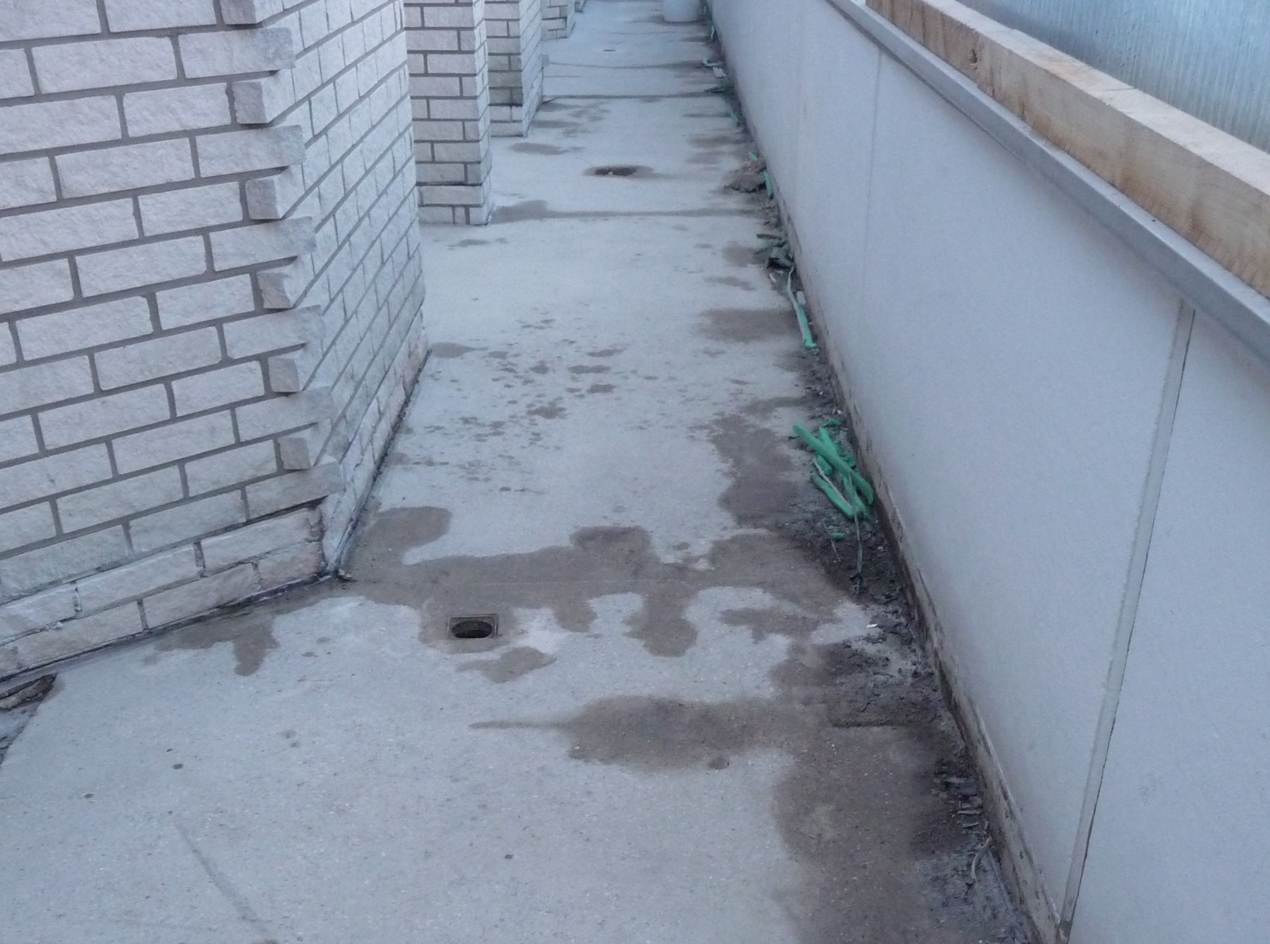 Schaden Am Estrich Auf Dem Balkon Erkennen Und Verhindern Kbt Meis